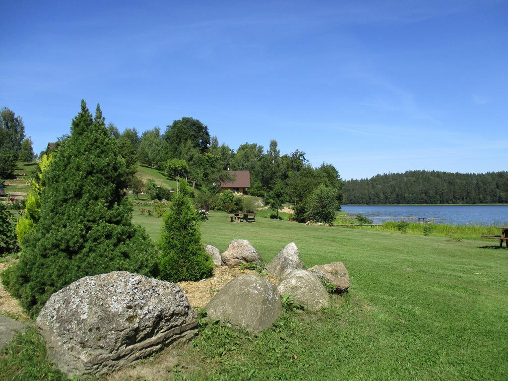 Ezerkalni Vila Raiskums Exterior foto